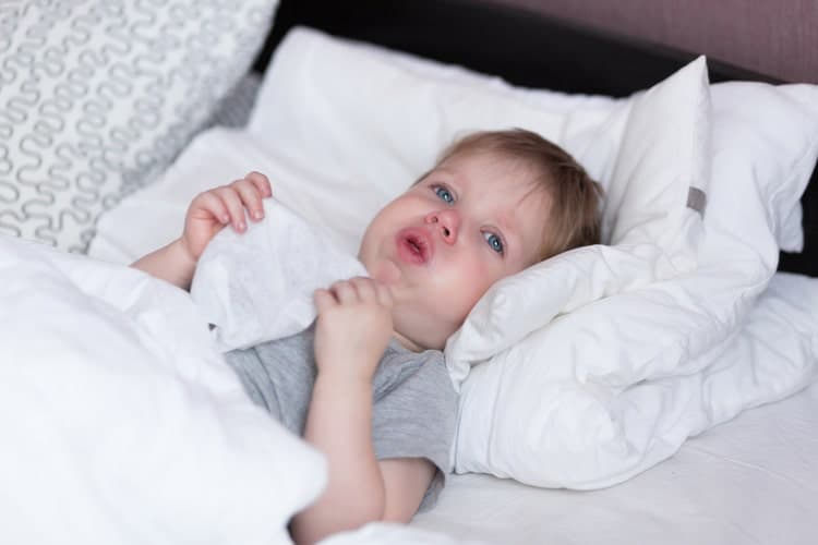 Comment traiter une toux chez les tout-petits à la maison
